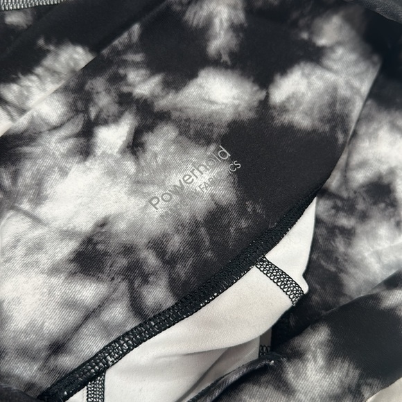 Fabletics Define PowerHold® High-Waisted Leggings and bra - Picture 3 of 3